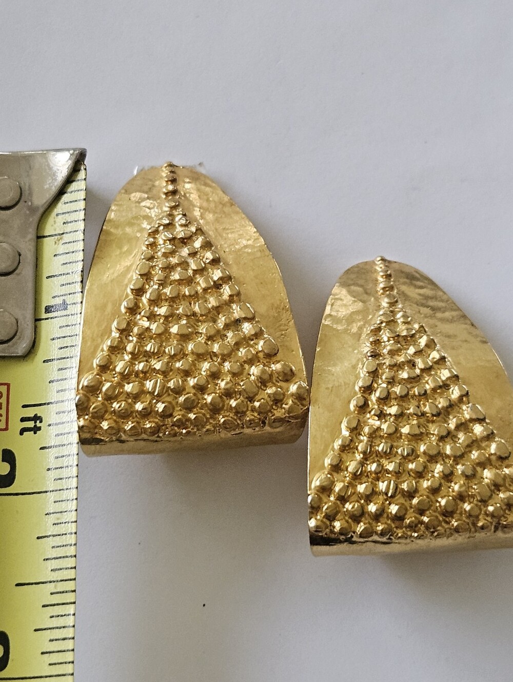 Vogue Les Bernard Vintage Earrings, Signed VO, Made In USA, Clip On Earrings - Picture 2 of 8